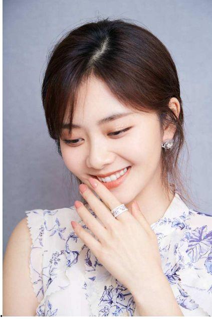 明星圆形脸,柔美气质的时尚演绎